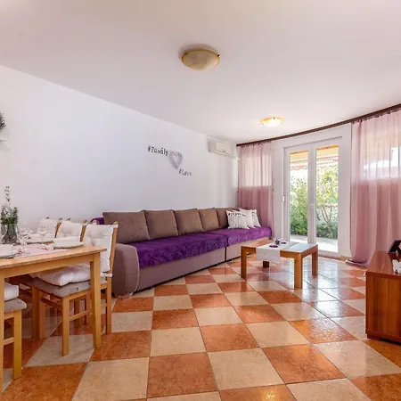 아파트 Mit Balkon Und Meerblick By Interhome *