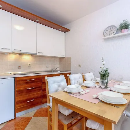 아파트 Mit Balkon Und Meerblick By Interhome