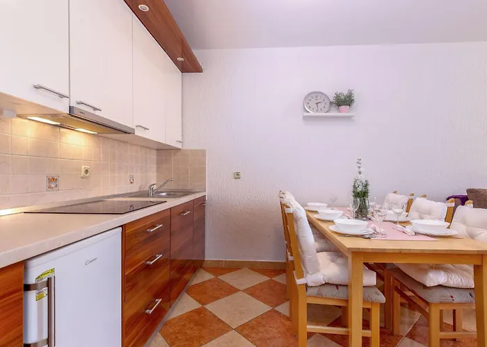 Mit Balkon Und Meerblick By Interhome Lejlighed Crikvenica